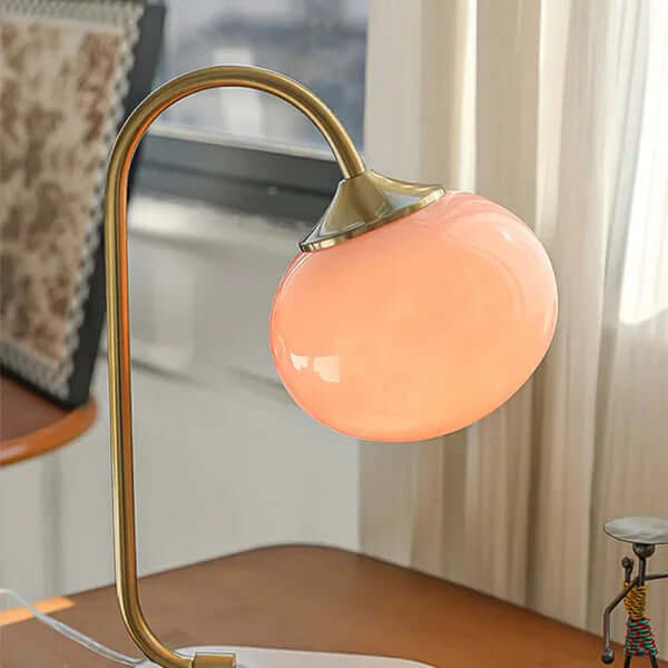 Moderne metal- og glasbordlampe i skumfidusform