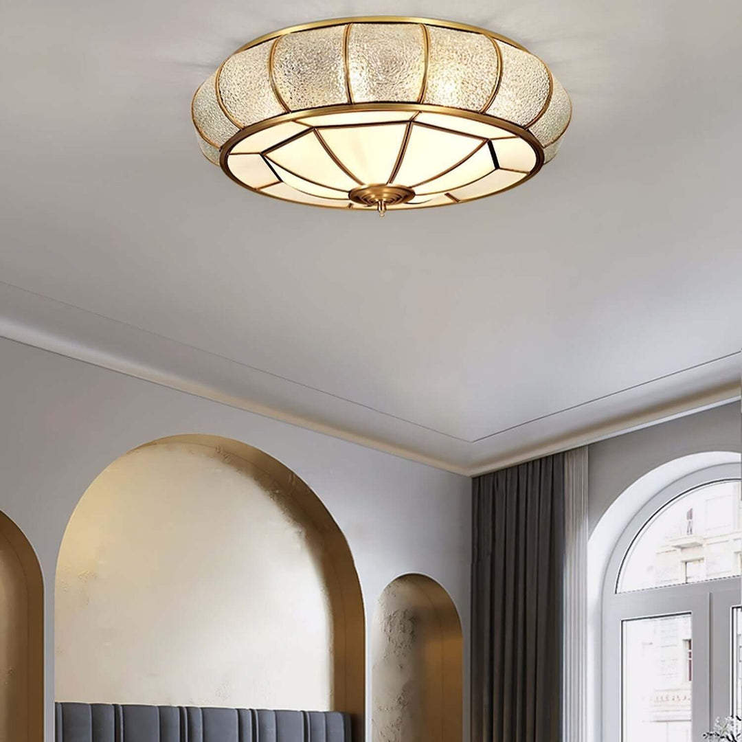 Moderne guldbelagt pendellampe med tekstureret glas