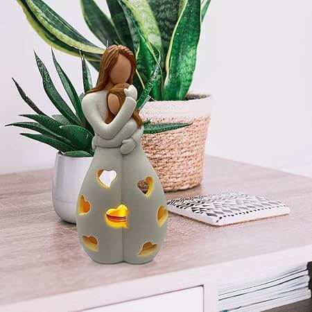 Romantisk bordlampe i beige med blødt lys
