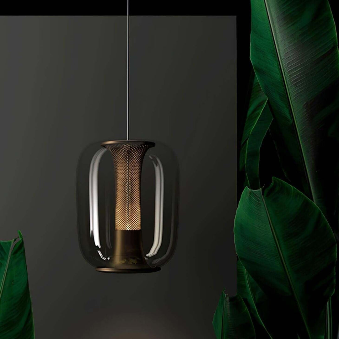 Lampe monteret i loftet, viser installationen