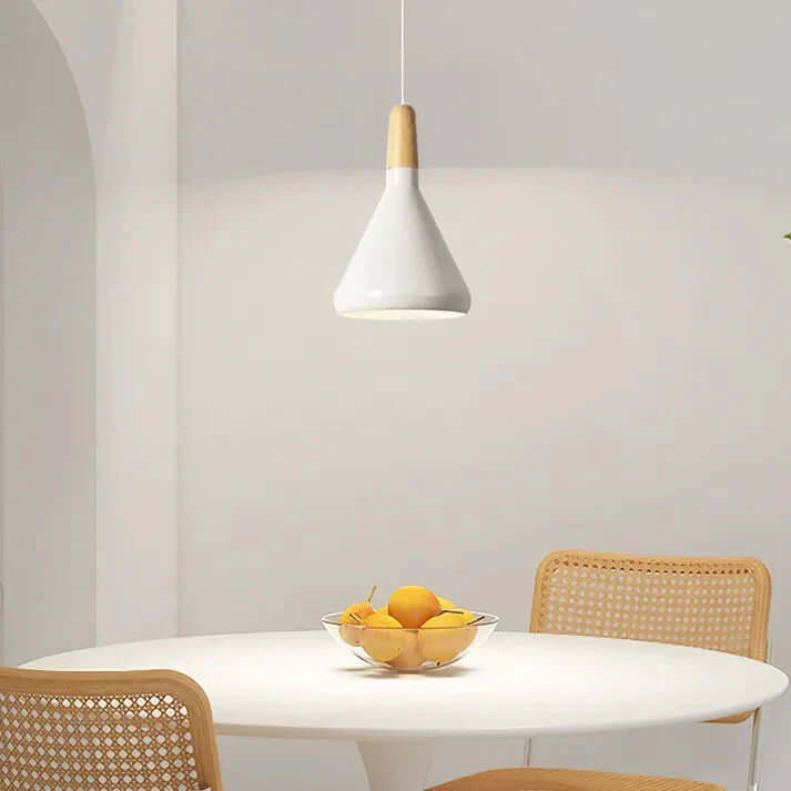 Moderne konisk metal pendellampe