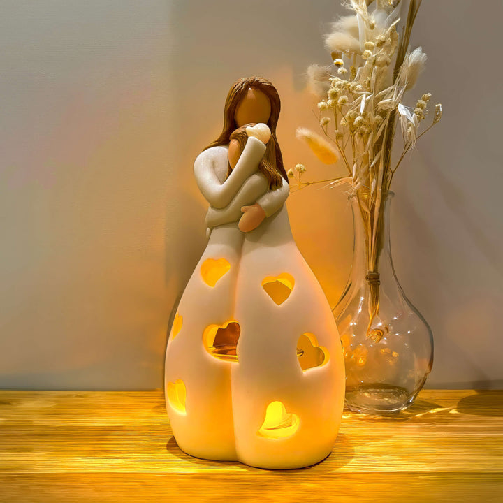 Romantisk bordlampe i beige med blødt lys
