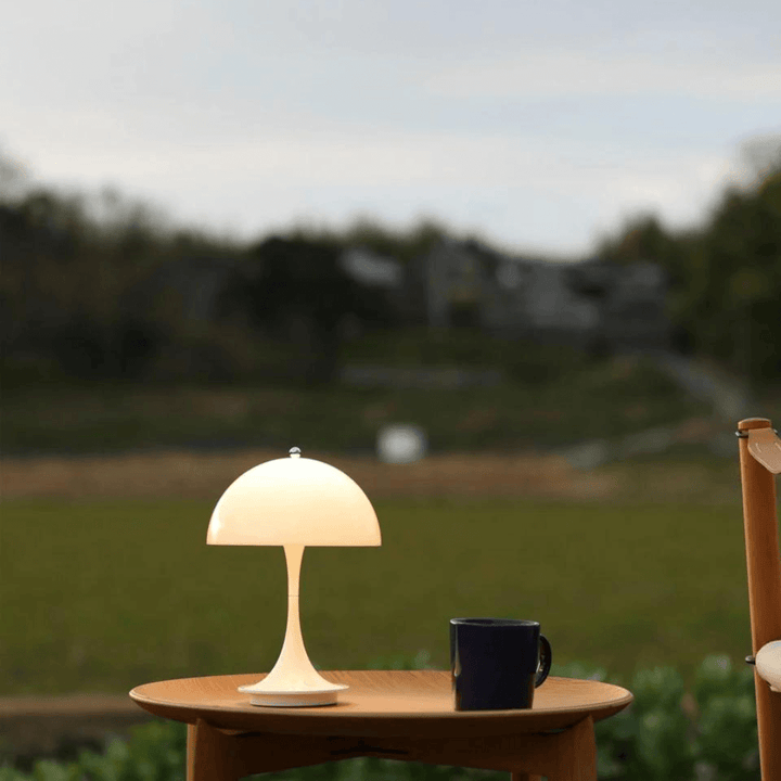 Moderne bordlampe med dæmpningsfunktion