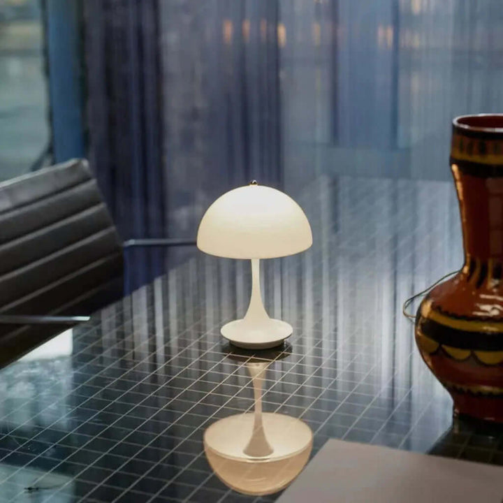 Moderne bordlampe med dæmpningsfunktion