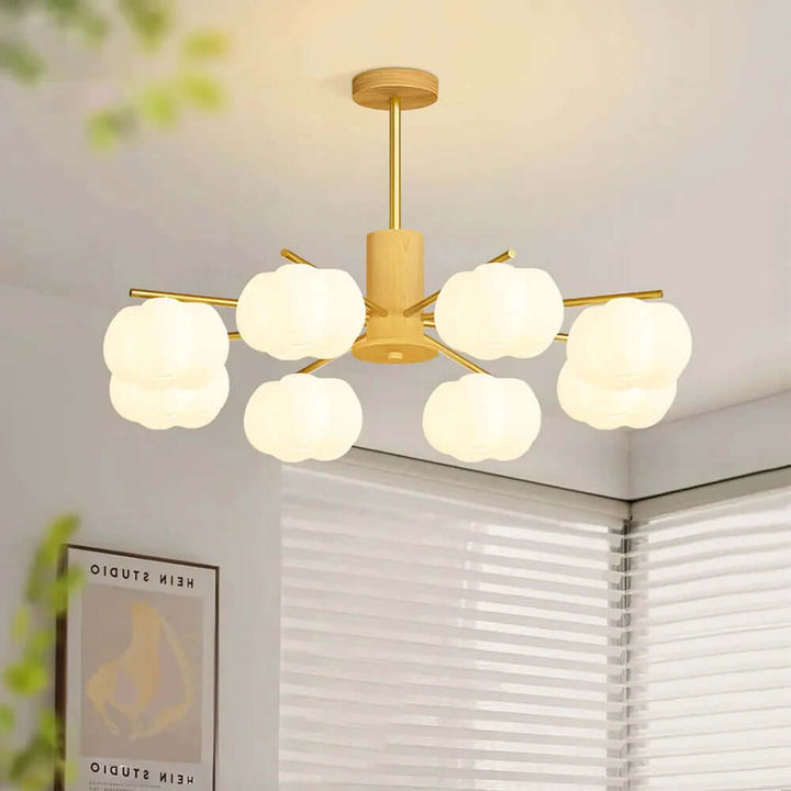 Moderne loftslampe i træ og bomuldskugler