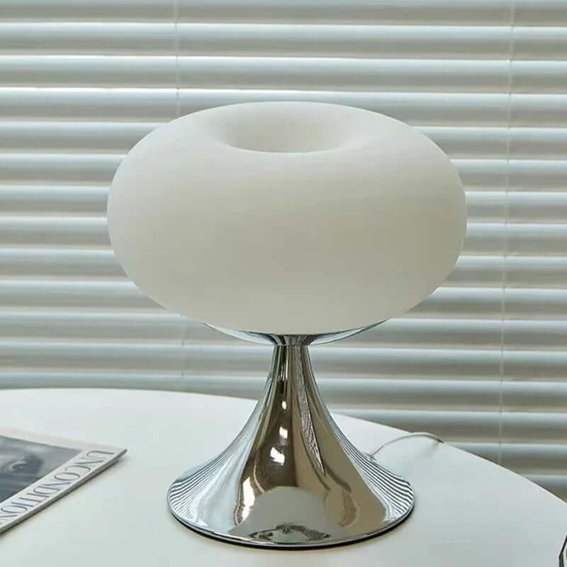Retro æbleformet bordlampe
