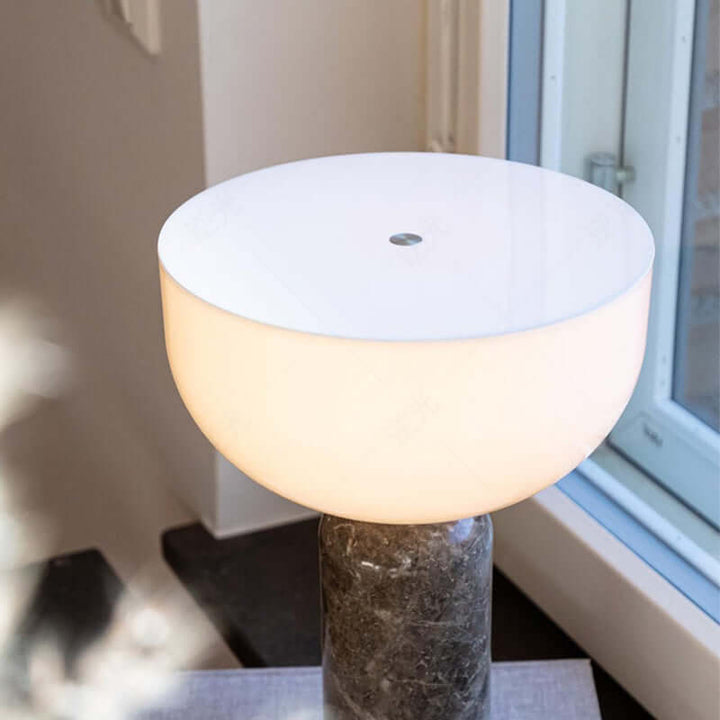 Lille marmorbordlampe med diameter 35cm