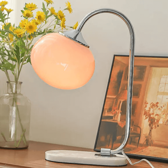 Moderne metal- og glasbordlampe i skumfidusform