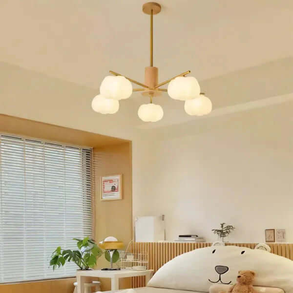 Moderne loftslampe i træ og bomuldskugler
