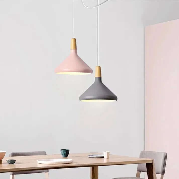 Moderne konisk metal pendellampe