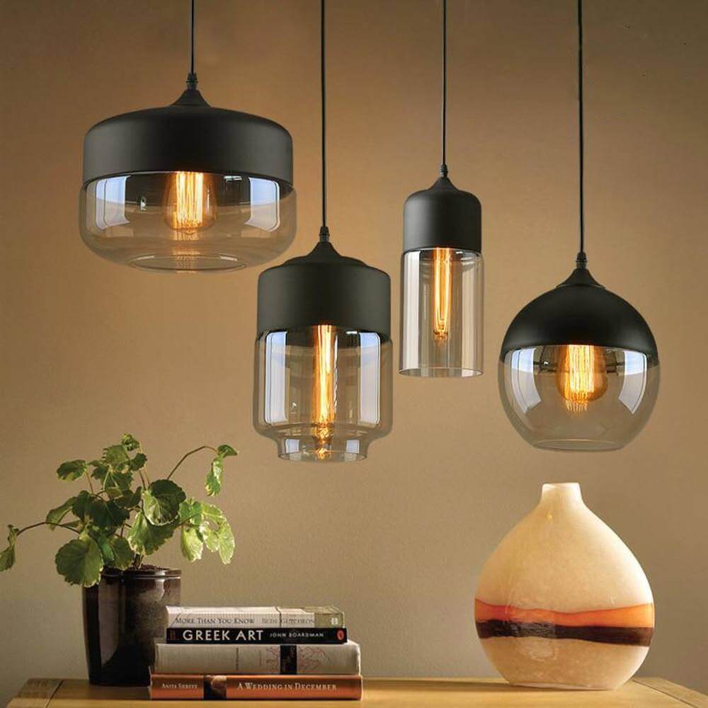 Moderne pendellampe med glasskjerm