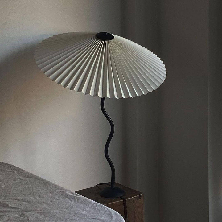 Buet skrivebordslampe