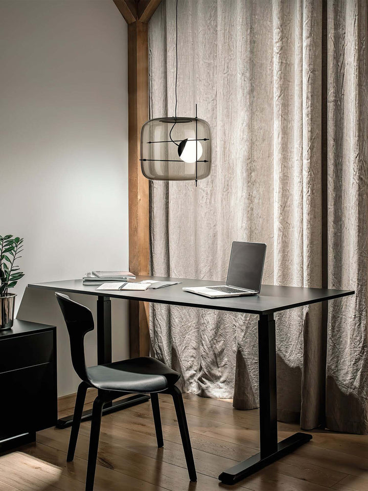 Moderne glas pendel, der fremhæver rummets atmosfære