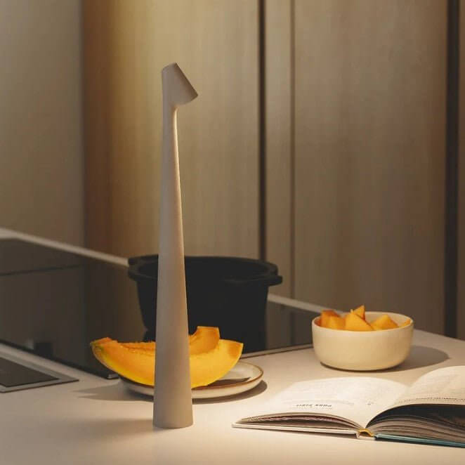 Bærbar LED-bordlampe med justerbar lysstyrke