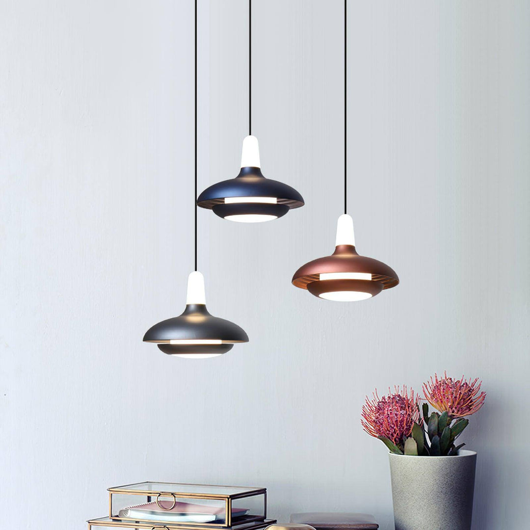 Moderne loftslampe i tropisk stil