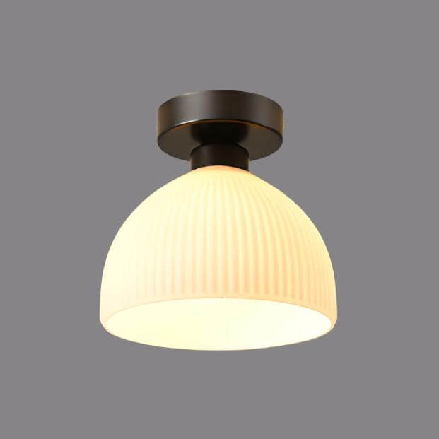 Moderne loftslampe med mælkeagtigt glas