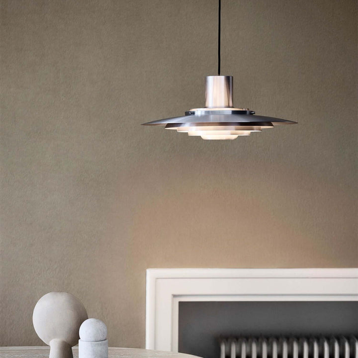 Moderne pendellampe i aluminium, skandinavisk design
