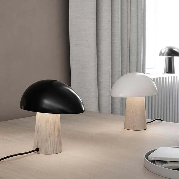 Moderne bordlampe med skandinavisk design
