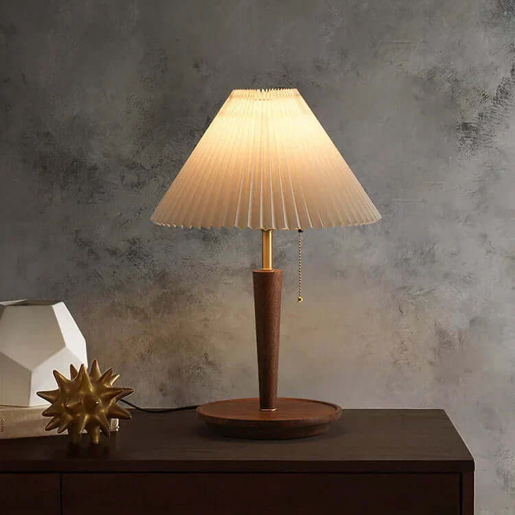 Bordlampe med råboret træ