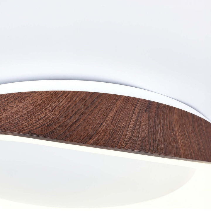 Nordisk loftlampe med kunstnerisk træstruktur