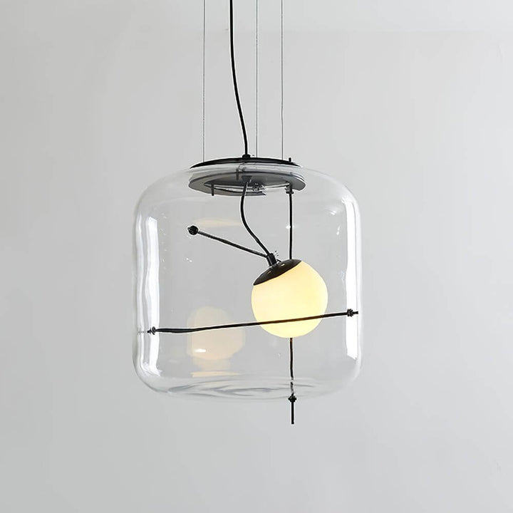 Moderne glas pendel, der giver et blødt og diffust lys