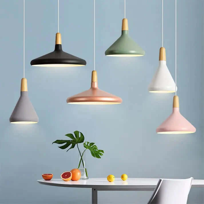 Moderne konisk metal pendellampe