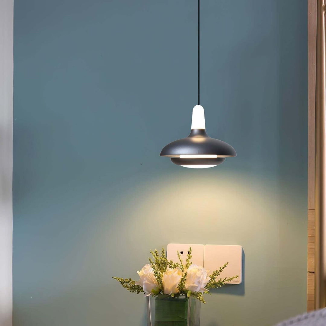 Moderne loftslampe i tropisk stil