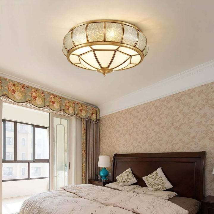 Moderne guldbelagt pendellampe med tekstureret glas