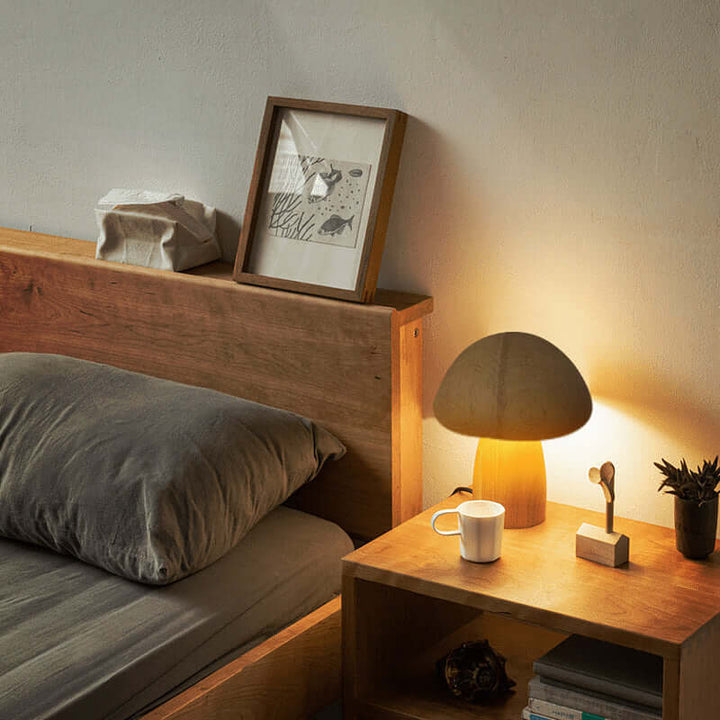 Genopladelig svaneformet bordlampe i træ
