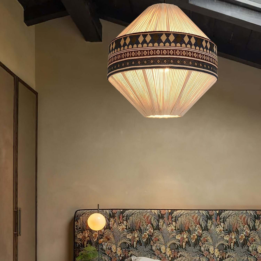 Boheme stribet pendellampe skaber atmosfære