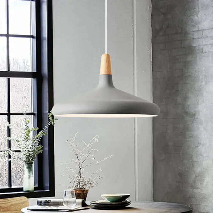 Moderne konisk metal pendellampe