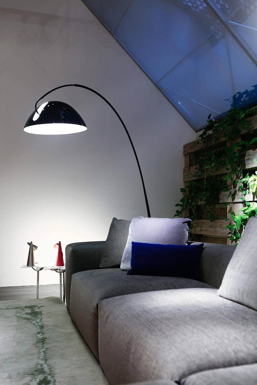 Buet Gulvlampe