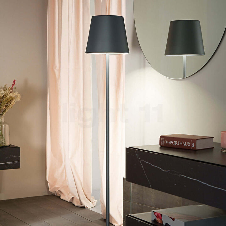 Moderne trådløs LED-gulvlampe