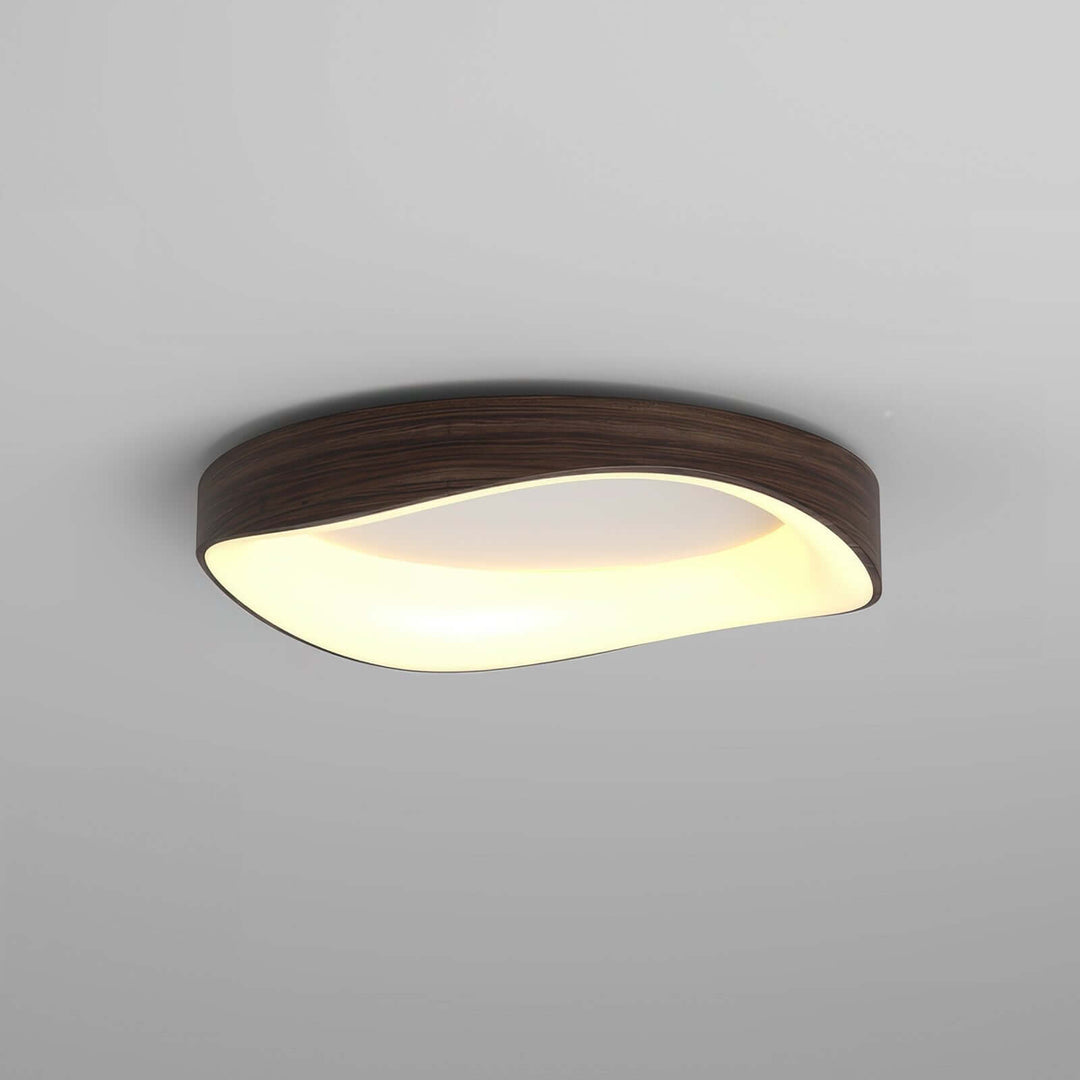 Nordisk loftlampe med kunstnerisk træstruktur
