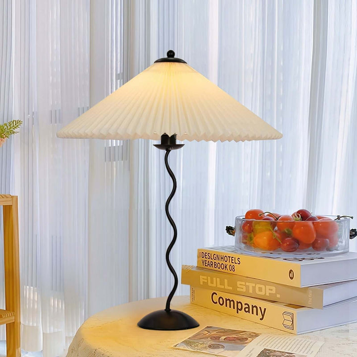 Buet skrivebordslampe