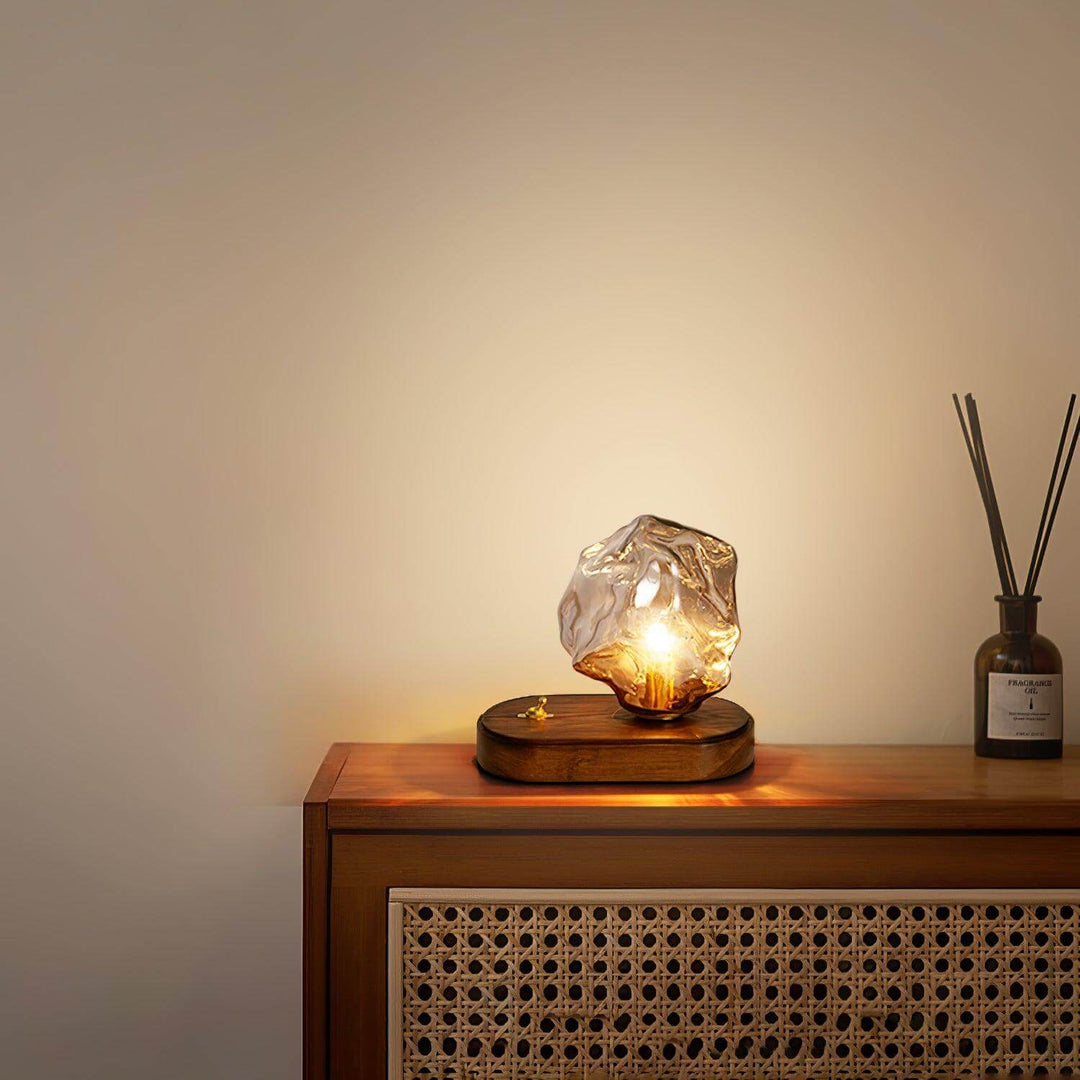Varm atmosfære med isstensk design glasbordlampe