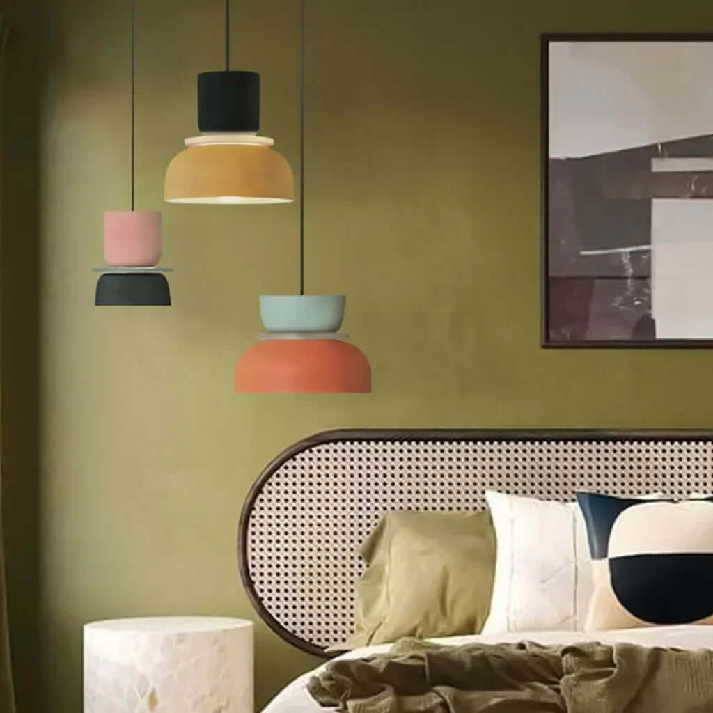 Moderne loftlampe i farveblokke med nordisk design