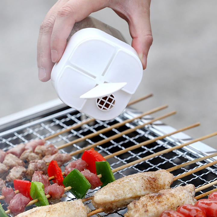 "4-in-1 maustepurkki, neljä lokeroa, läpinäkyvä; keittiöön ja BBQ-käyttöön; kompakti, kätevä säilytysratkaisu"