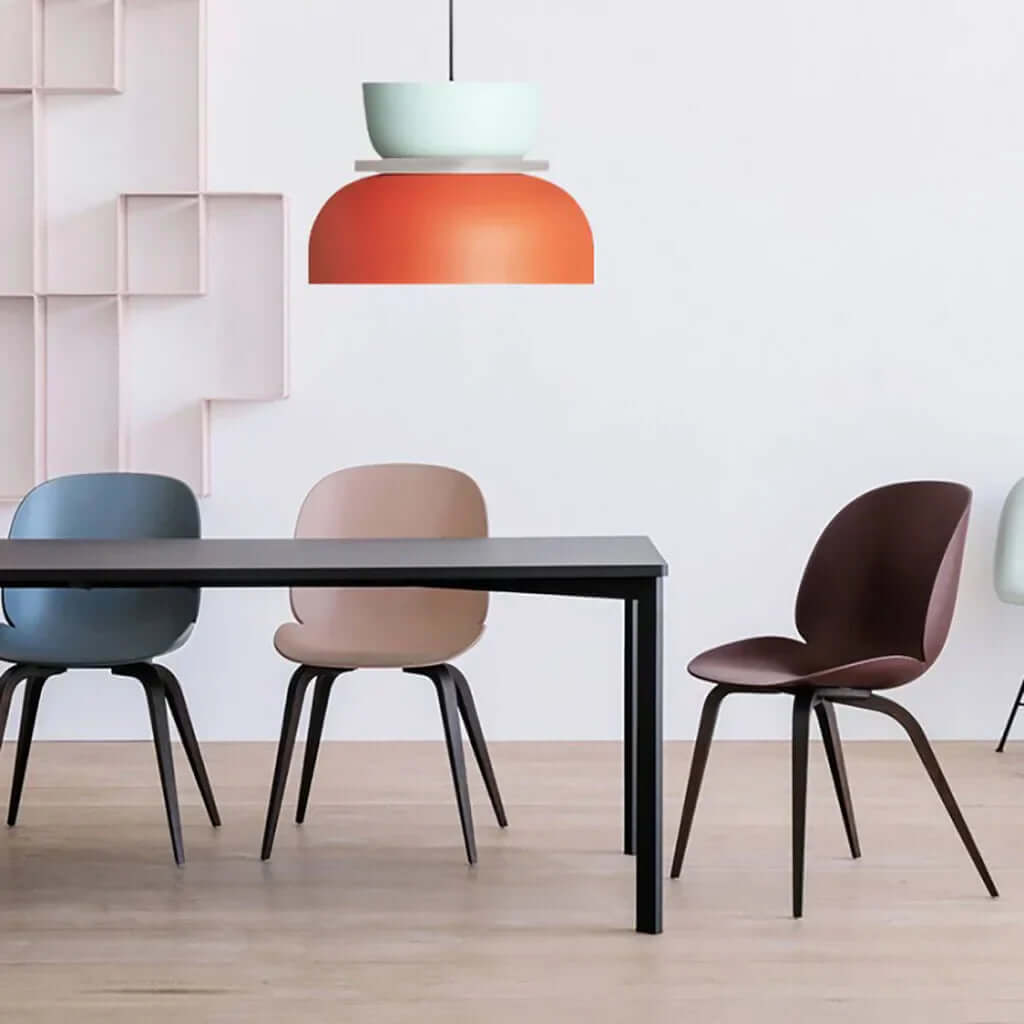 Moderne loftlampe i farveblokke med nordisk design