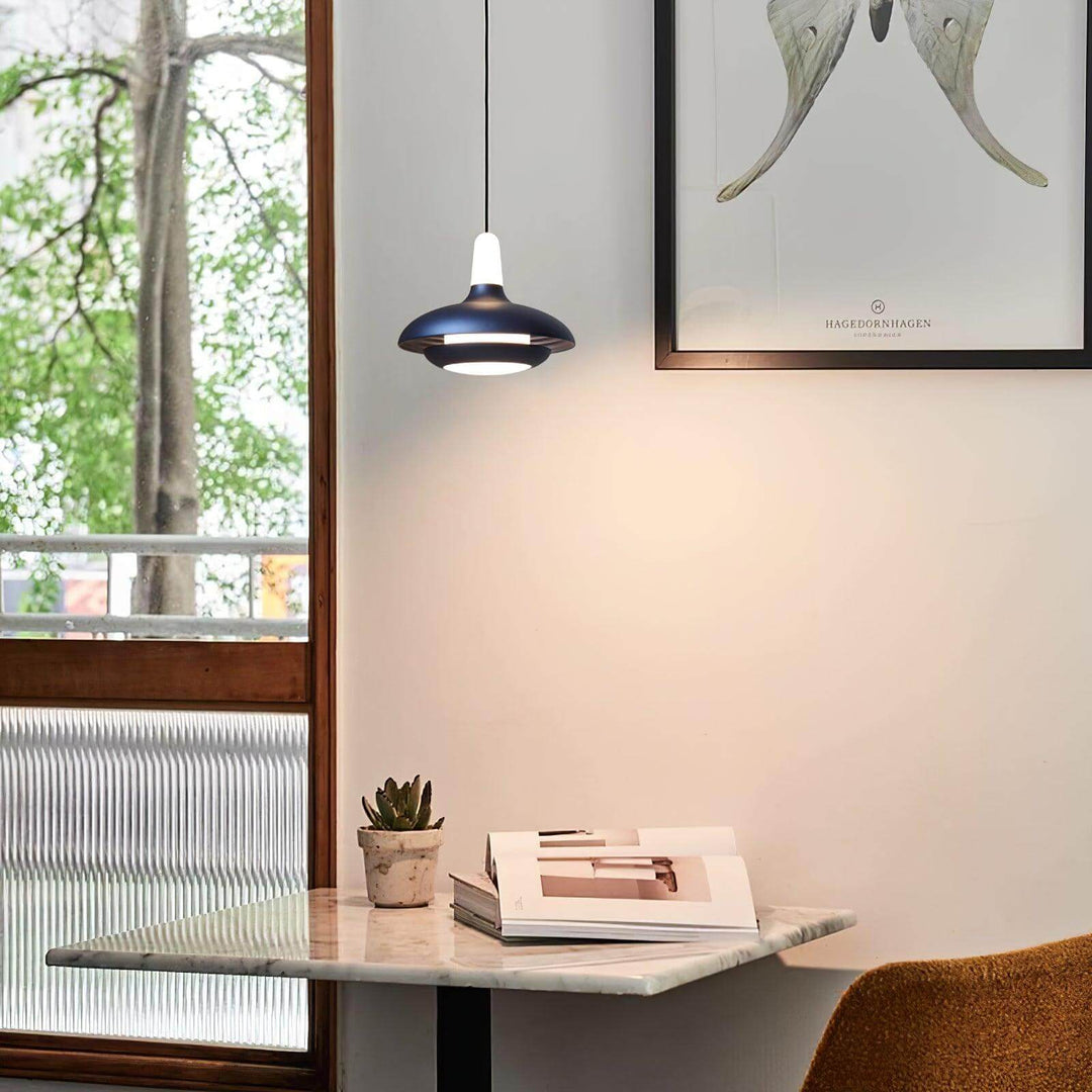 Moderne loftslampe i tropisk stil