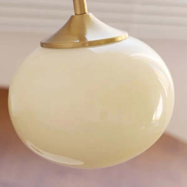 Moderne metal- og glasbordlampe i skumfidusform