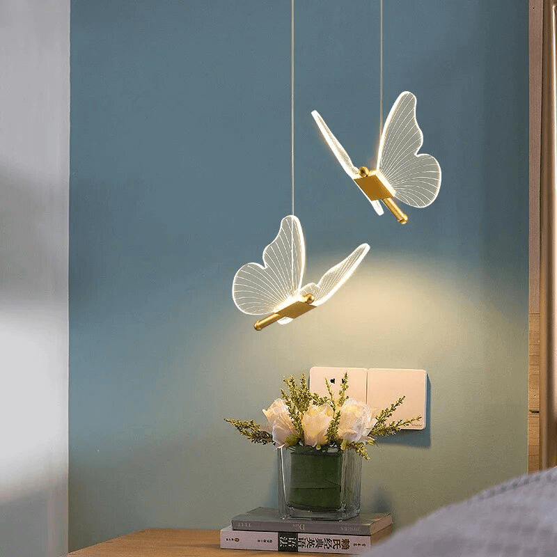 Hængende lampe med sommerfuglemotiv