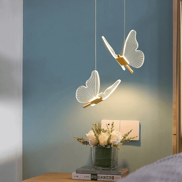 Hængende lampe med sommerfuglemotiv