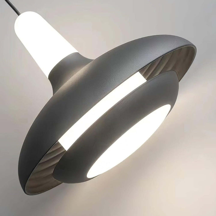 Moderne loftslampe i tropisk stil