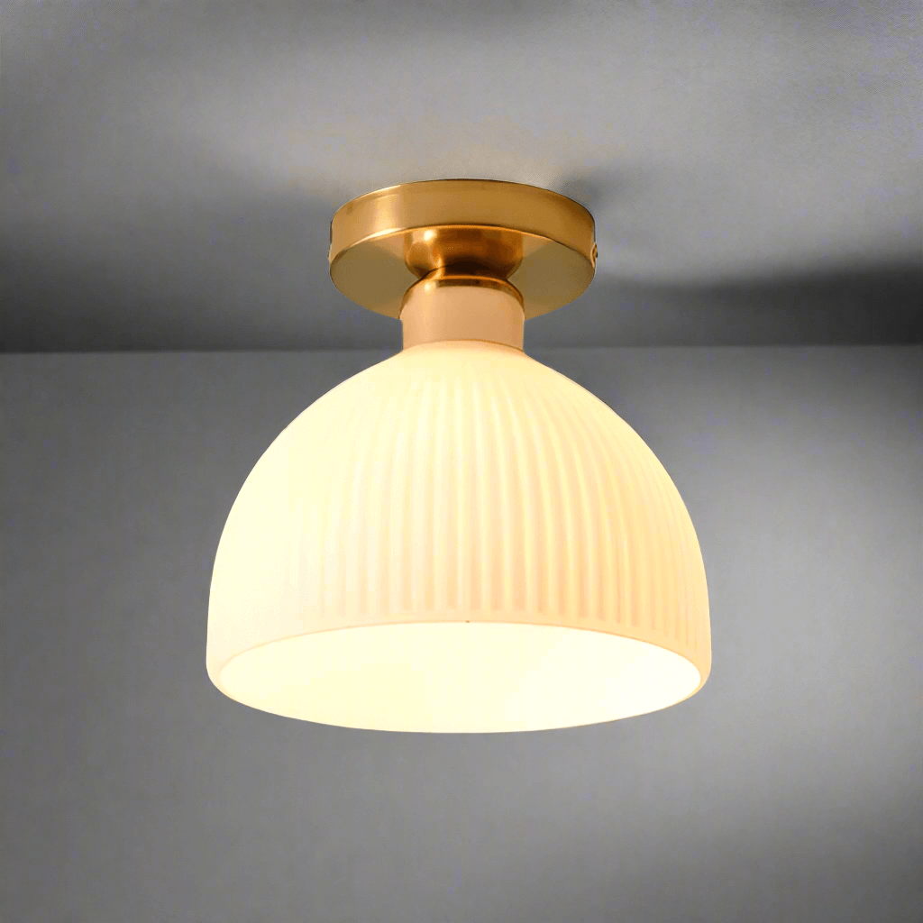 Moderne loftslampe med mælkeagtigt glas