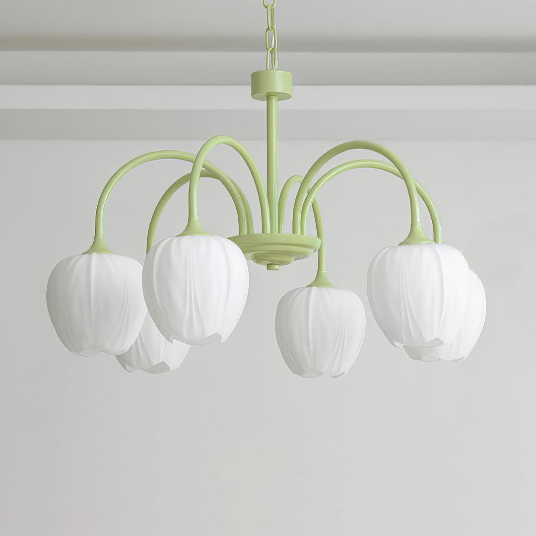Detalje af moderne loftlampe i matcha-stil