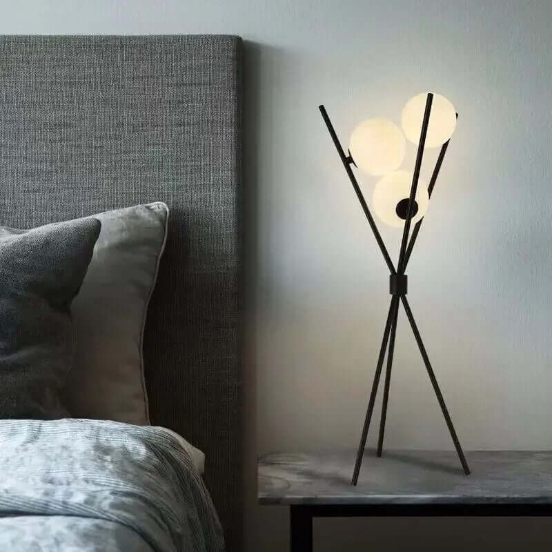 Moderne LED bord- og gulvlampe