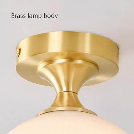 Moderne loftslampe med mælkeagtigt glas
