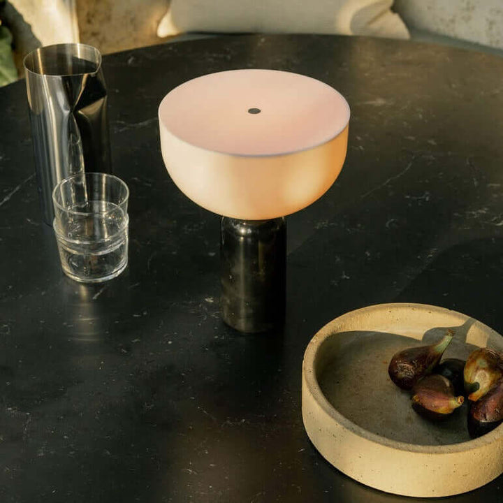 Sort marmorbordlampe
