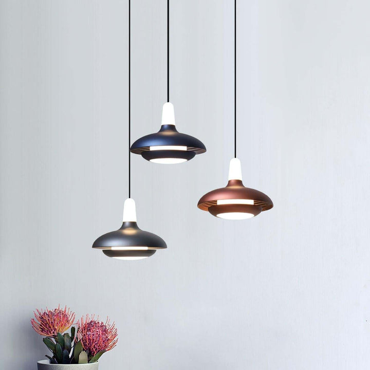 Moderne loftslampe i tropisk stil